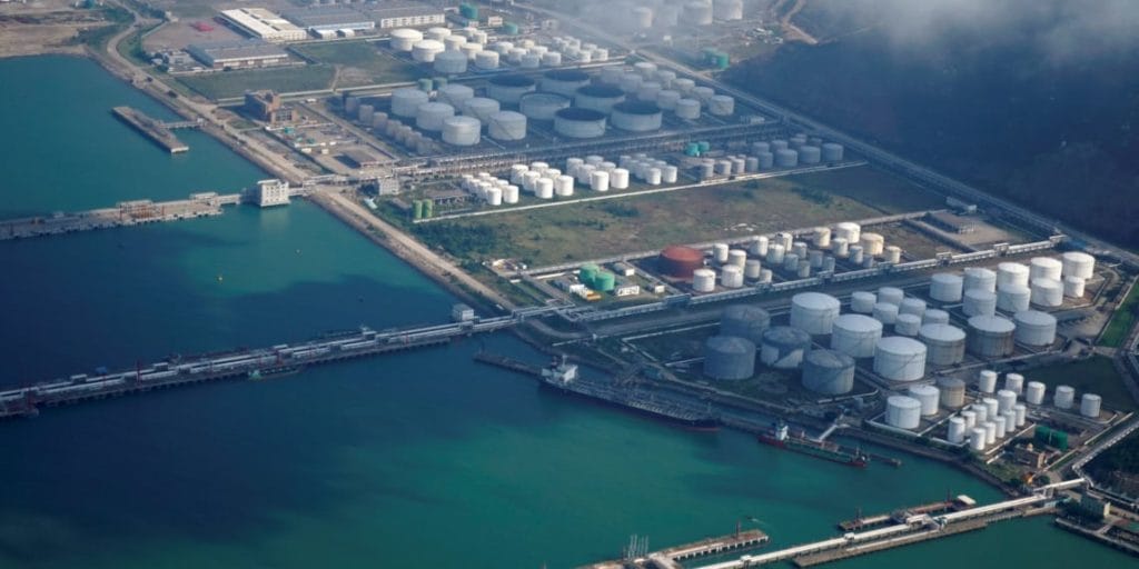 China reforça posição como principal destino do petróleo angolano