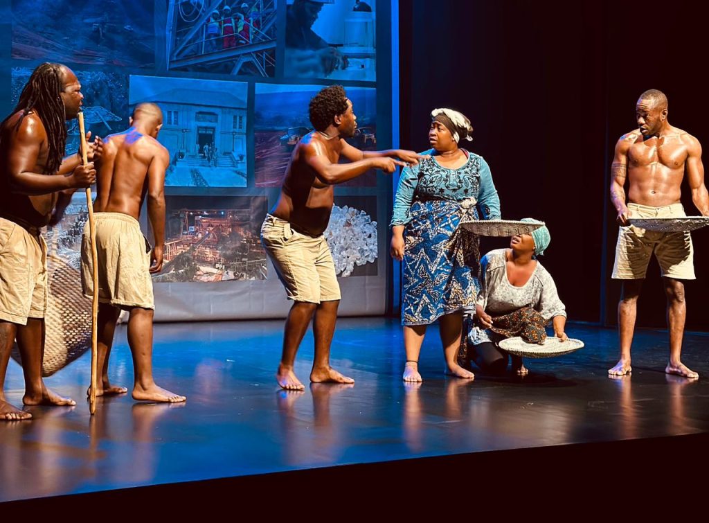 ENDIAMA e Henrique Artes estreiam peça teatral no âmbito dos 45 anos da diamantífera nacional