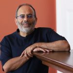 Ex-Secretário-Geral Adjunto da ONU e Alto Representante da União Africana, Carlos Lopes, traz a Luanda debate sobre o presente e futuro de África