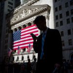 Economia norte-americana perde empregos e aumenta incerteza sobre juros